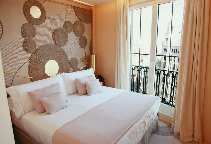 سوئیت جونیور با چشم‌انداز, Room Mate Macarena – Gran Via