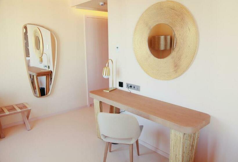 سوئیت جونیور با چشم‌انداز, Room Mate Macarena – Gran Via