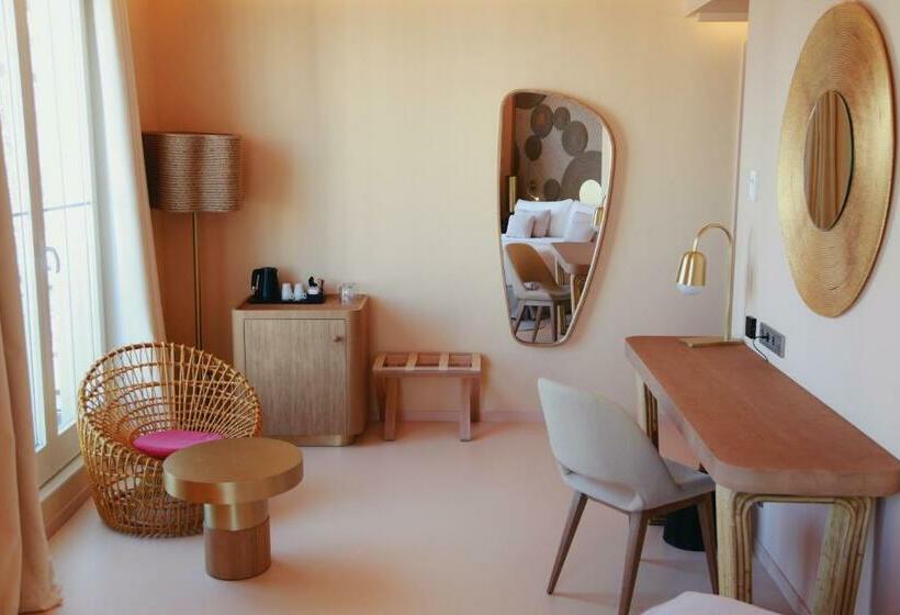سوئیت جونیور با چشم‌انداز, Room Mate Macarena – Gran Via