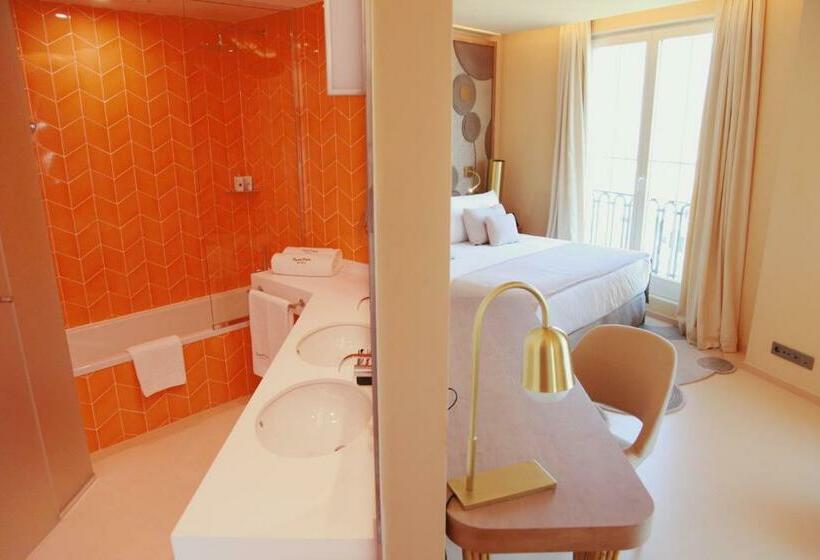 سوئیت جونیور با چشم‌انداز, Room Mate Macarena – Gran Via