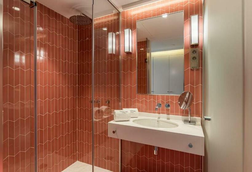 اتاق سوپریور با چشم‌انداز, Room Mate Macarena – Gran Via