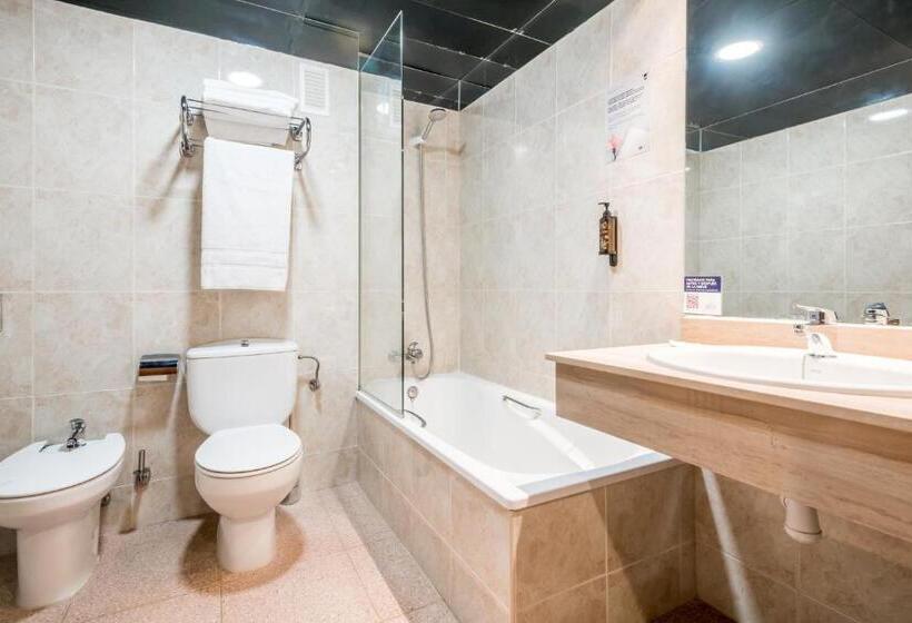 Quarto Triplo Estandar, Snö Hotel Formigal