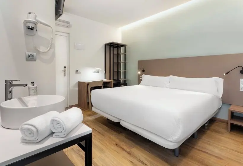 اتاق استاندارد, B&b Hotel Tarragona Centro Urbis