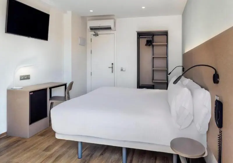اتاق استاندارد یک نفره, B&b Hotel Tarragona Centro Urbis