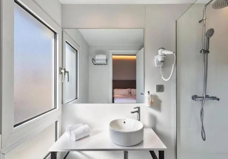 اتاق استاندارد یک نفره, B&b Hotel Tarragona Centro Urbis