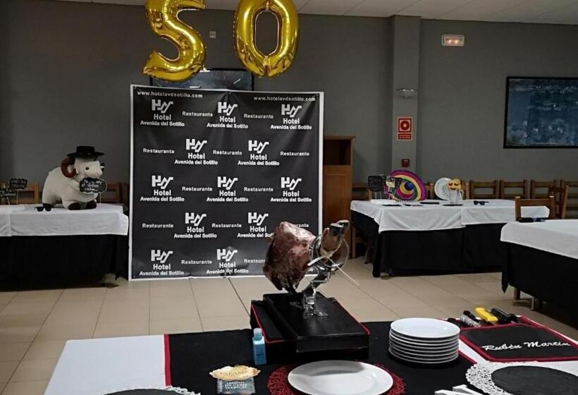 اتاق استاندارد سه نفره, Avenida Del Sotillo