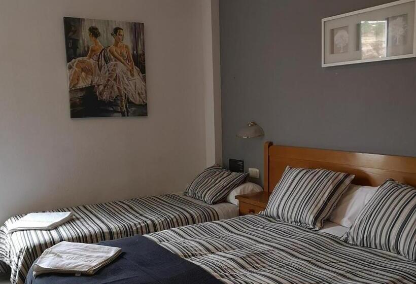 اتاق استاندارد سه نفره, Avenida Del Sotillo