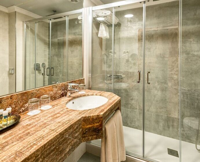 家庭小型套房, Balcon De Europa