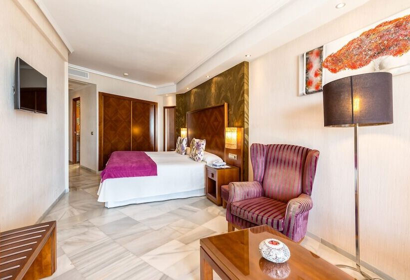 家庭小型套房, Balcon De Europa