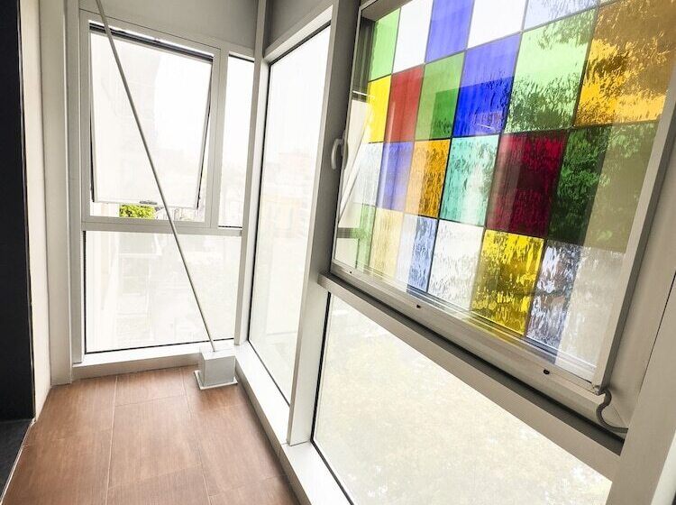 اتاق لوکس با بالکن, Becquer