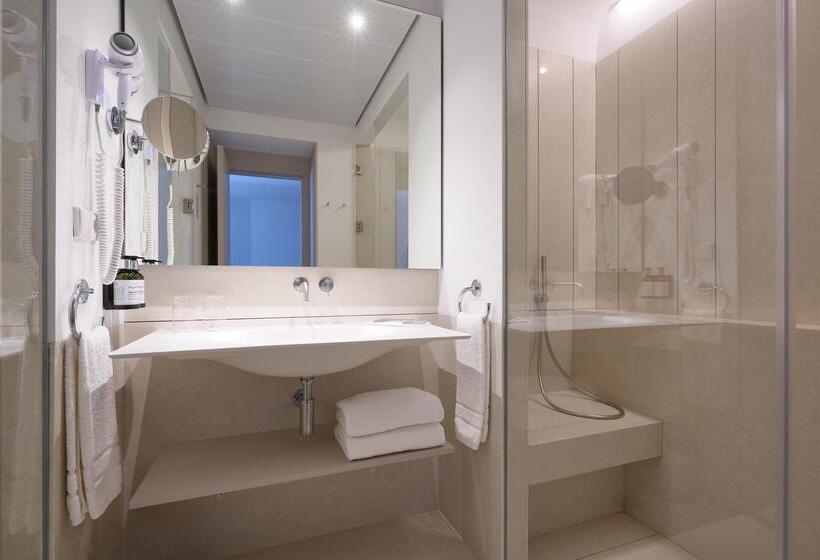 اتاق استاندارد, Becquer