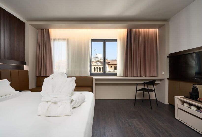 اتاق پرمیوم, Becquer