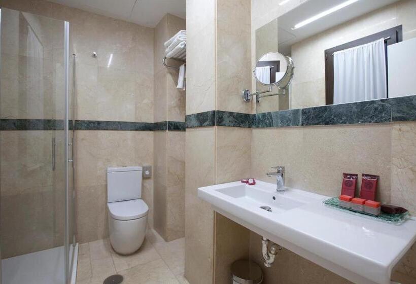 标准三人间, Carlos V