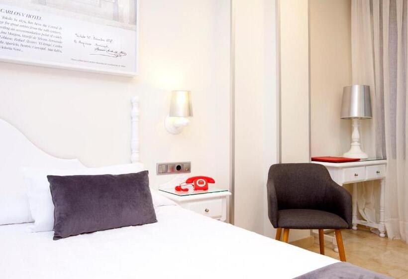 标准三人间, Carlos V