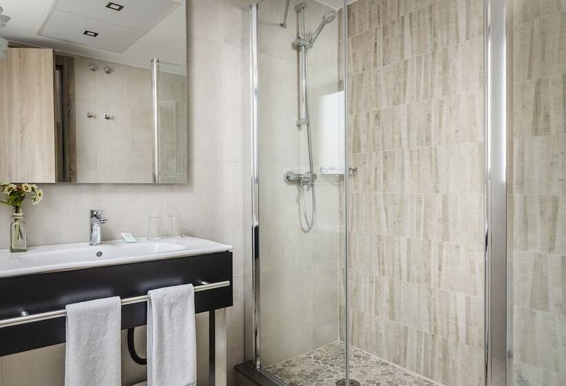 标准三人间, Civera