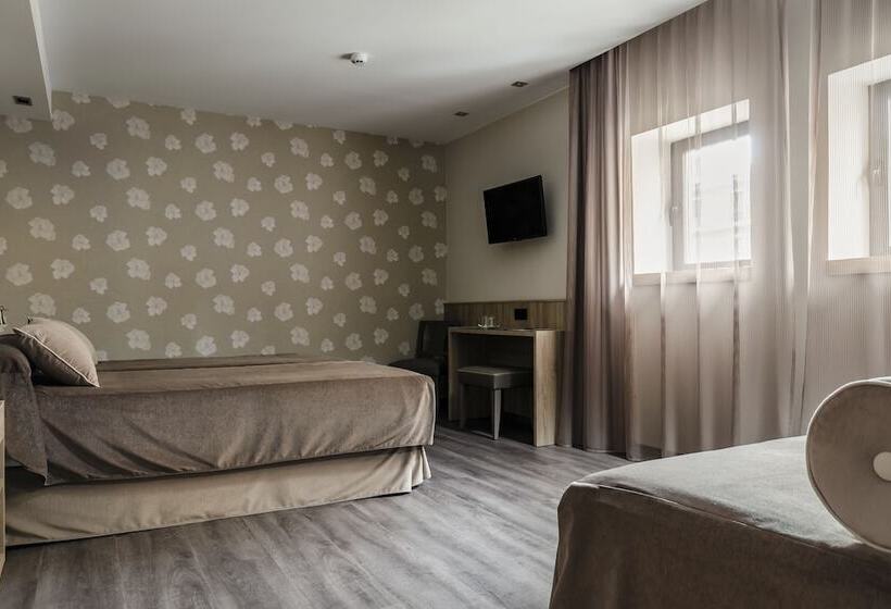 标准三人间, Civera