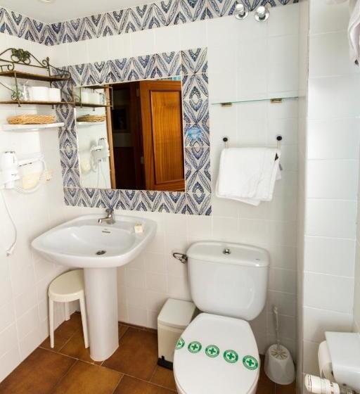 غرفة قياسية, Esther