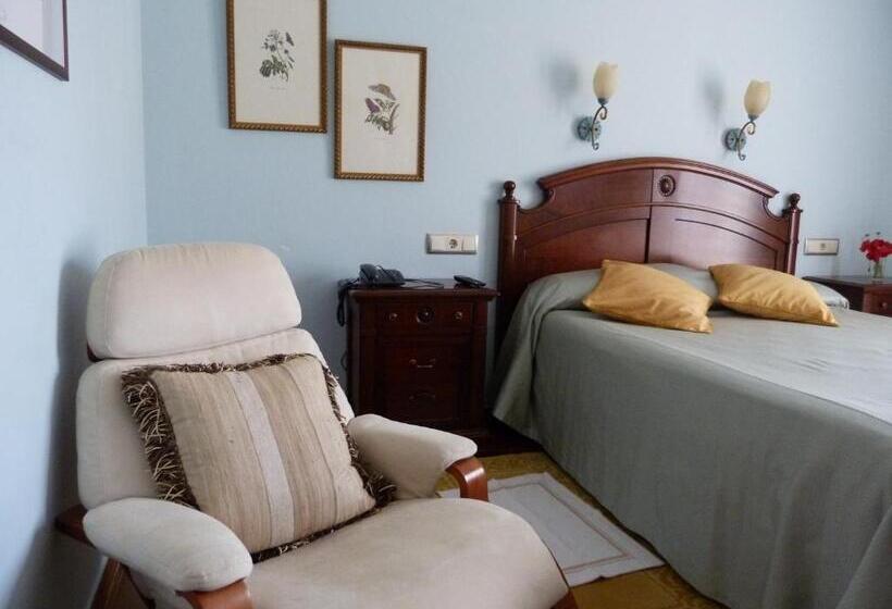 غرفة سوبيريور مزود بجاكوزى, Esther