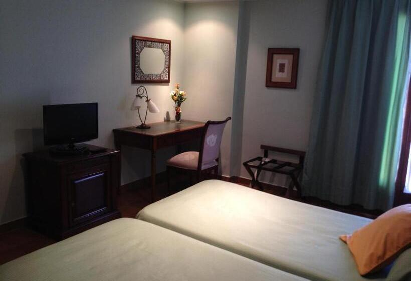 جناح مزوَّد بشرفة, Esther