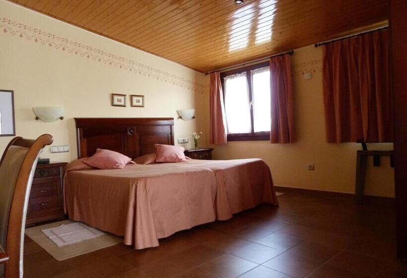 جناح مزوَّد بشرفة, Esther