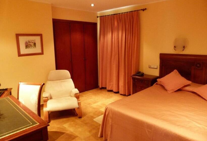 جناح مزوَّد بشرفة, Esther