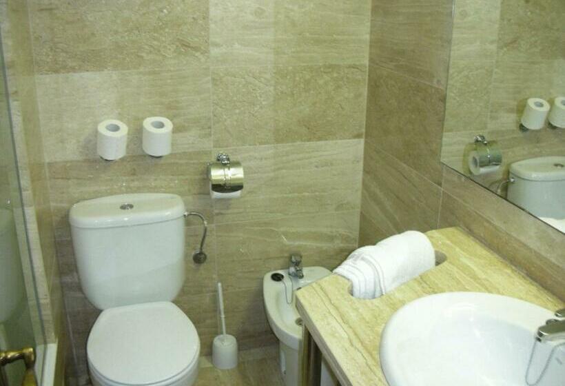 标准三人间, Golden Sand