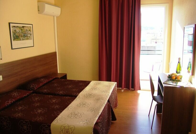 标准三人间, Golden Sand