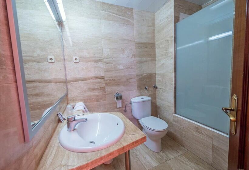 标准三人间, Golden Sand