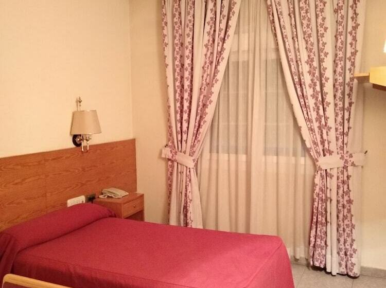 اتاق استاندارد یک نفره, La Maruxiña