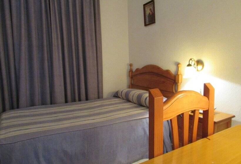 חדר סטנדרט יחיד, Mairena