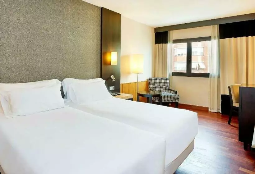 اتاق استاندارد سه نفره, NH Ciudad De Valencia