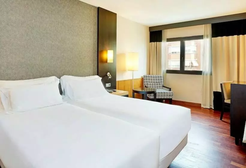 اتاق استاندارد سه نفره, NH Ciudad De Valencia