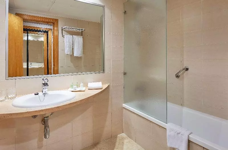 اتاق استاندارد سه نفره, NH Ciudad De Valencia