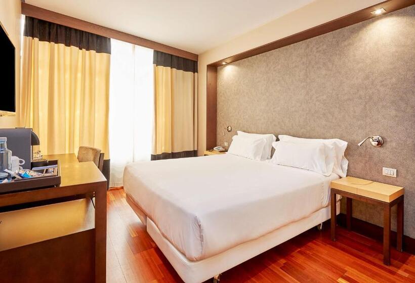 اتاق خانوادگی تودرتو, NH Sevilla Plaza De Armas