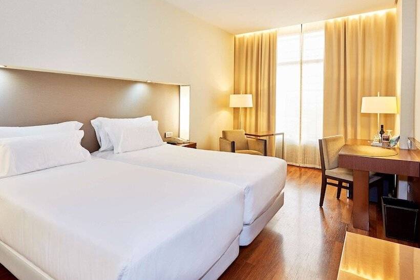 اتاق خانوادگی تودرتو, NH Sevilla Plaza De Armas