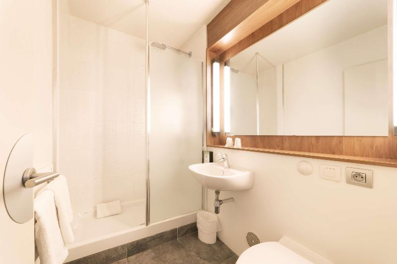 اتاق خانوادگی تودرتو, NH Sevilla Plaza De Armas