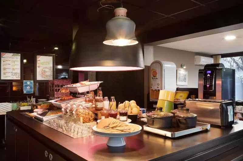 コネクティングルーム（家族用）。, NH Sevilla Plaza De Armas