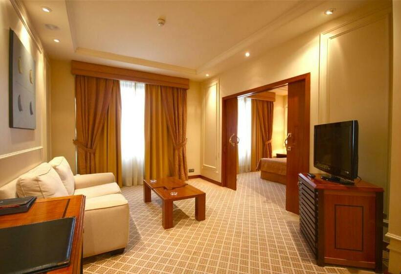 جناح ديلوكس, Olid