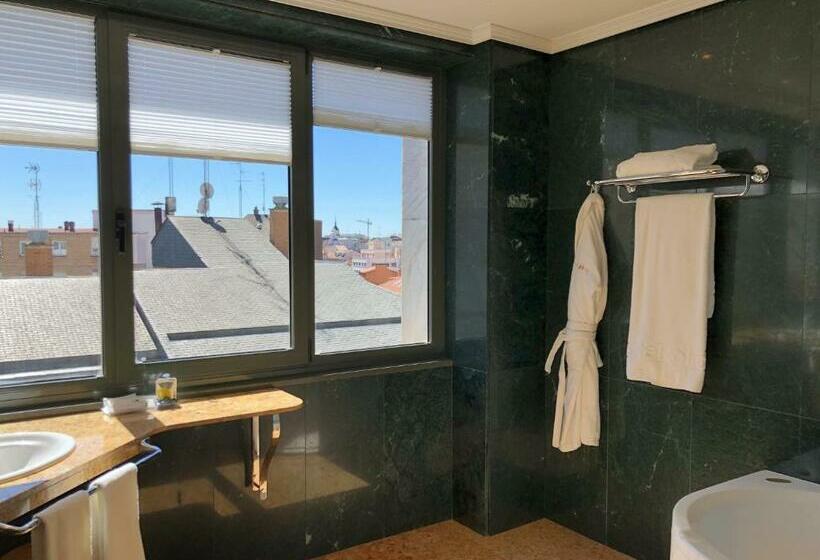 جناح ديلوكس, Olid