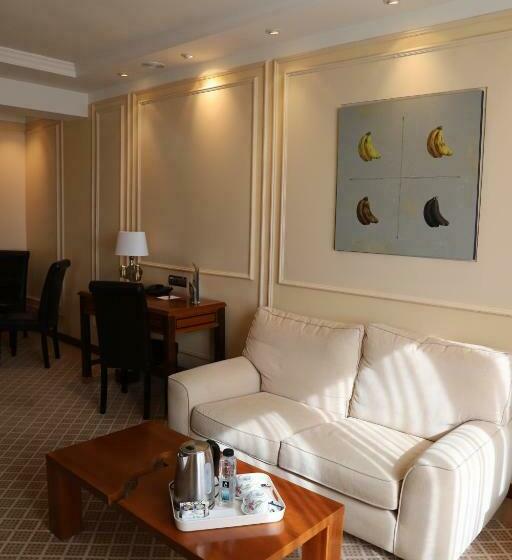 جناح ديلوكس, Olid