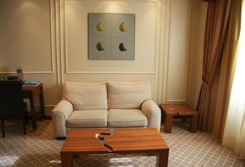 جناح ديلوكس, Olid