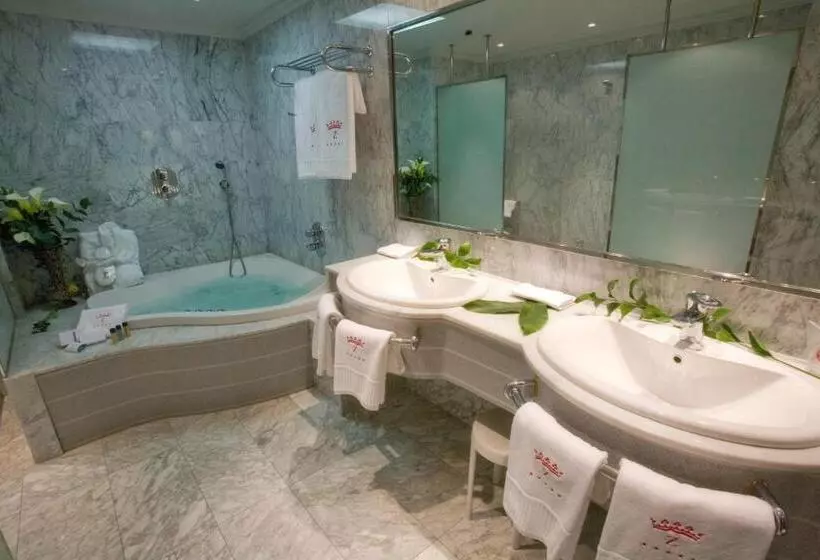 Suite, Palafox