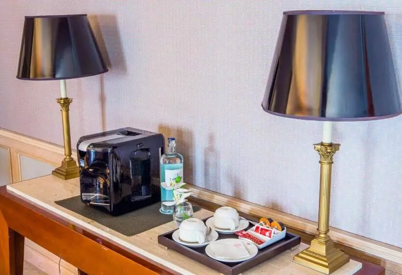 Suite, Palafox