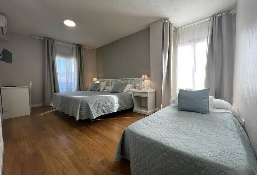 غرفة قياسية ثلاثية, Plaza Mayor