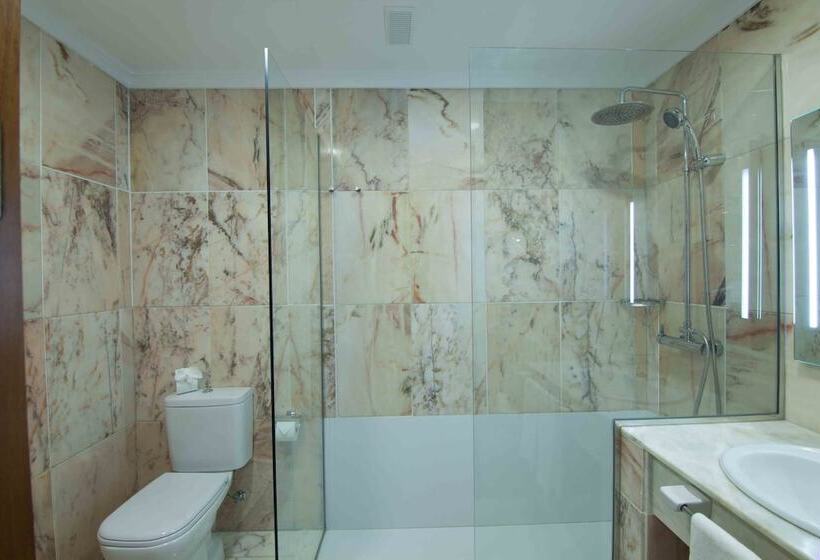 غرفة عائلية, Principe Paz