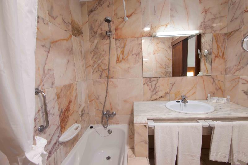 غرفة عائلية, Principe Paz