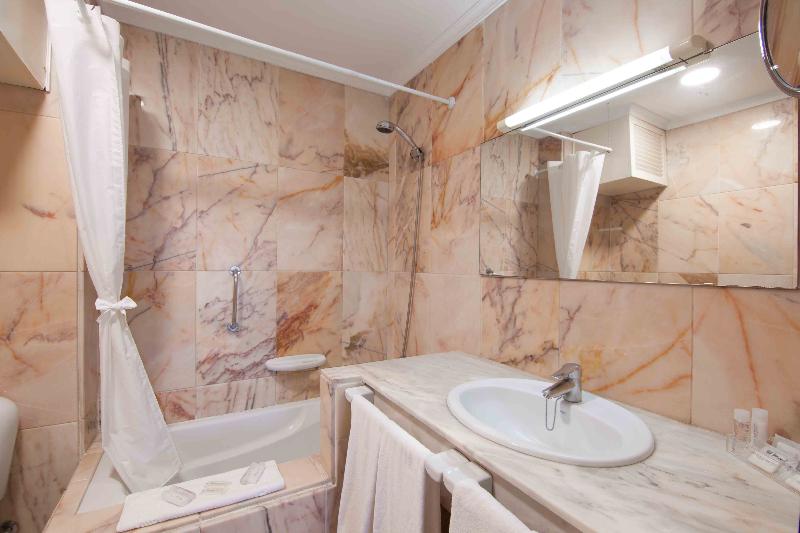 غرفة قياسية ثلاثية, Principe Paz