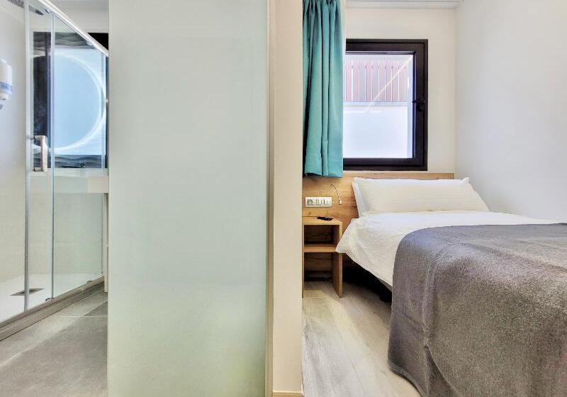 标准单人间, Puerto Azul