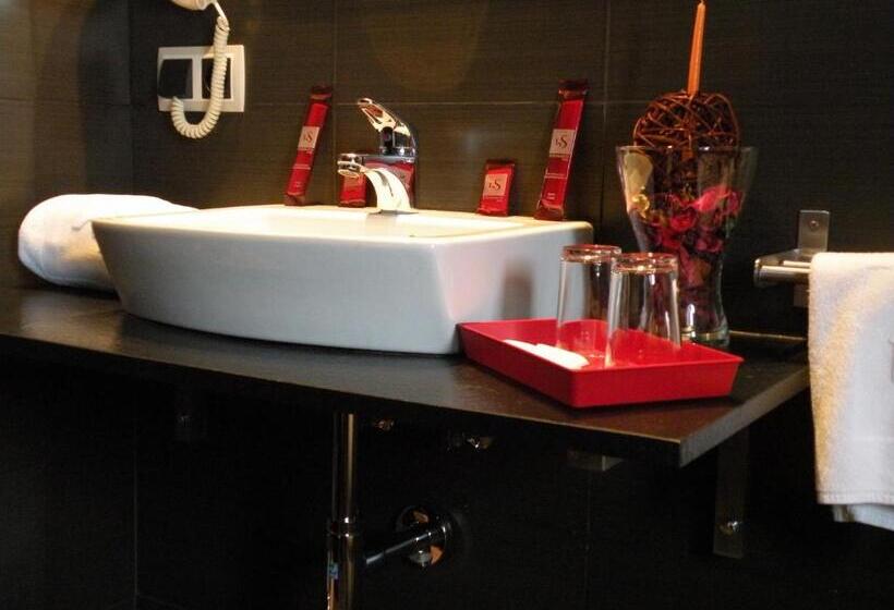 اتاق استاندارد سه نفره, Rey Don Sancho