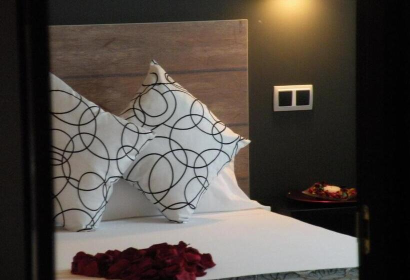 سوئیت با وان آب گرم, Rey Don Sancho